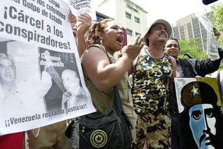 Supporters of the President Hugo Chavez, holding posters of Pedro Carmona and 
Cuban revolution hero Ernesto 