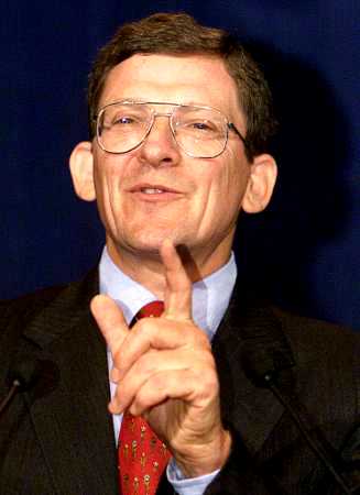 U.S. Undersecretary of State Marc Grossman gestures during a press conference at Narino 
Palace in Bogota, August 14, 2002. Grossman is visiting Colombia to meet with newly 
inaugurated Colombian president Alvaro Uribe. REUTERS/Daniel Munoz