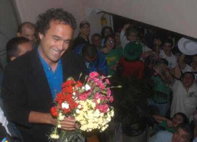 В Медельине Серхио Фахардо, кандидат от Индейского Социального Альянса, 
победил Серхио Наранхо от Консервативной партии.