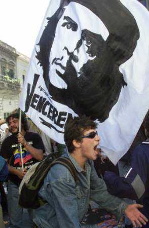 Supporters of President Hugo Chavez protest in front of the presidential palace in Caracas, 
April 13, 2002. Venezuela's ousted President Hugo Chavez will fly out of the country in the 
next few hours in accordance with his own wishes. REUTERS/Daniel Aguilar 